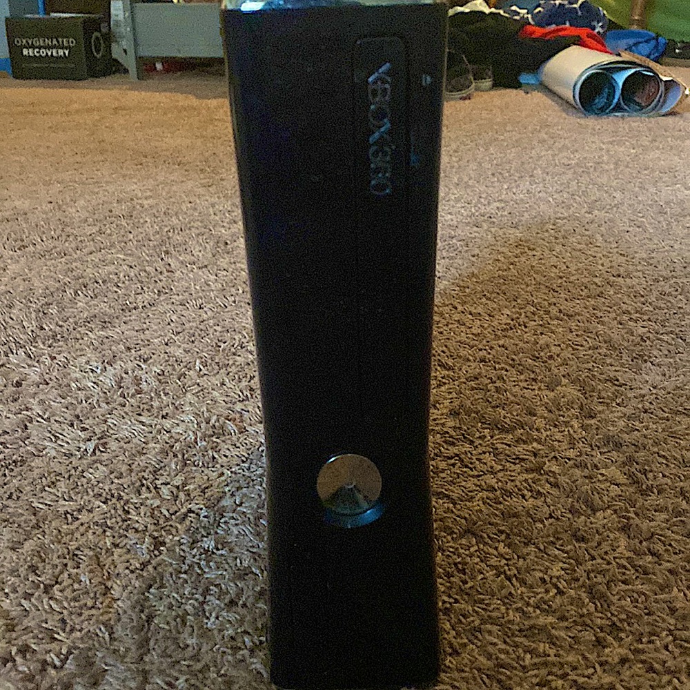 I’m seeking a Xbox 360 in black color